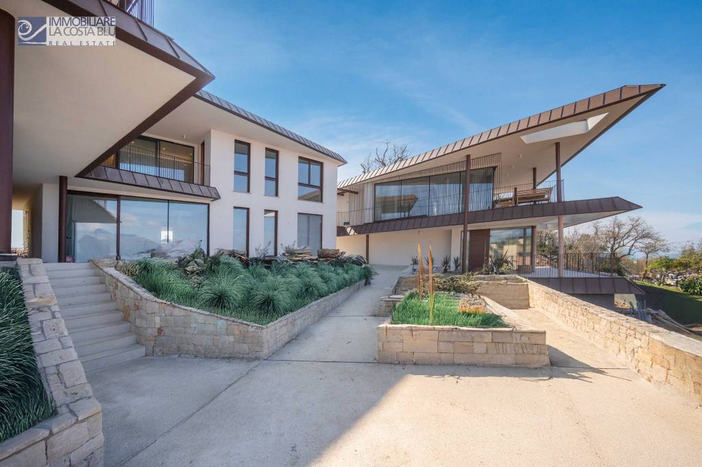 appartamento in vendita a Torri del Benaco in zona Albisano