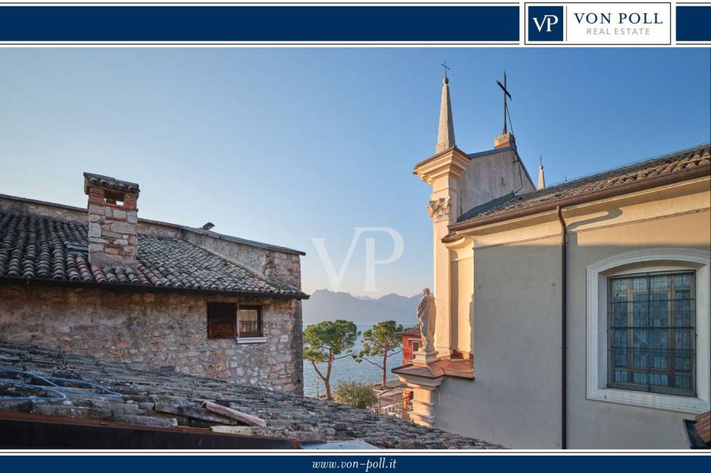 casa indipendente in vendita a Torri del Benaco