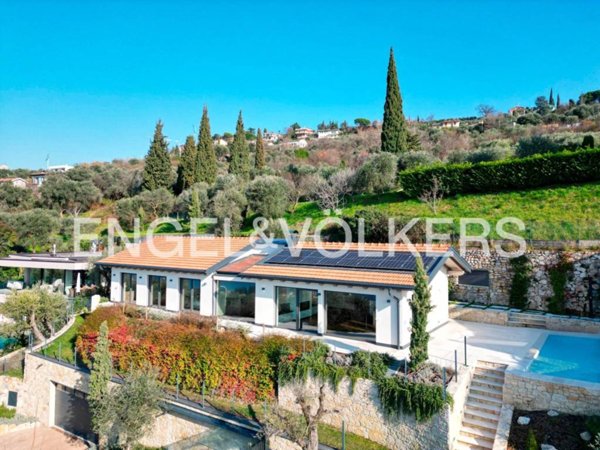 casa indipendente in vendita a Torri del Benaco in zona Albisano