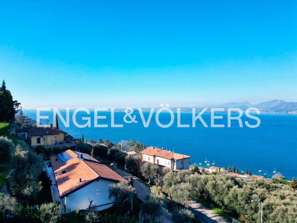 casa indipendente in vendita a Torri del Benaco in zona Albisano