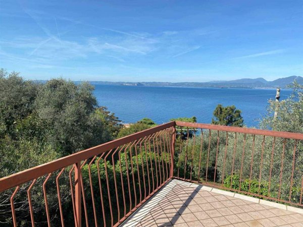casa indipendente in vendita a Torri del Benaco