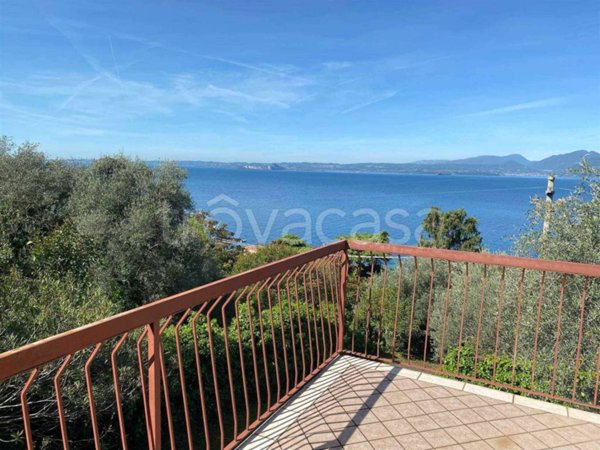 casa indipendente in vendita a Torri del Benaco