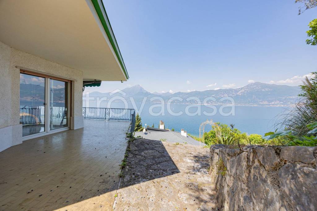 casa indipendente in vendita a Torri del Benaco in zona Pai