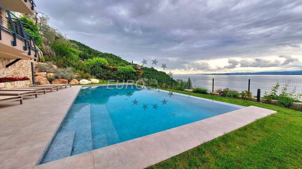 appartamento in vendita a Torri del Benaco in zona Albisano