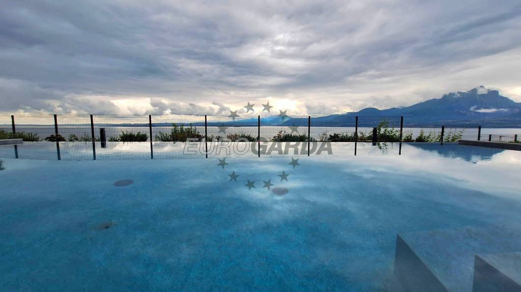 appartamento in vendita a Torri del Benaco in zona Albisano