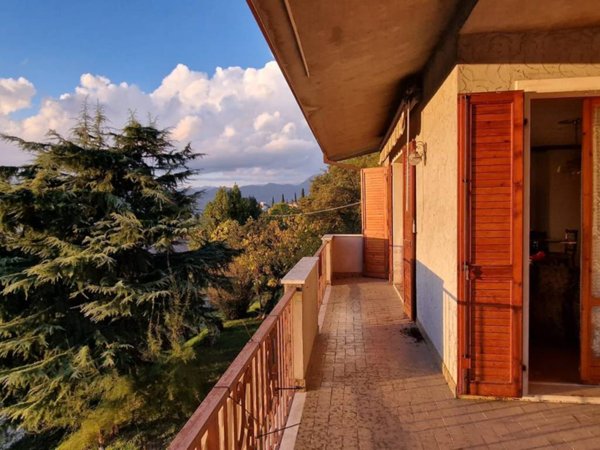 casa indipendente in vendita a Torri del Benaco in zona Albisano