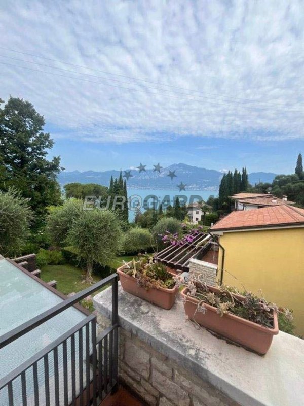 casa indipendente in vendita a Torri del Benaco