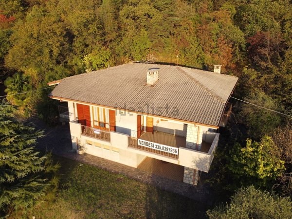 casa indipendente in vendita a Torri del Benaco in zona Albisano