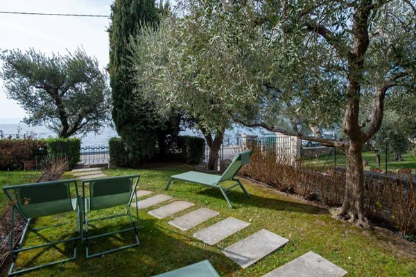 casa indipendente in vendita a Torri del Benaco