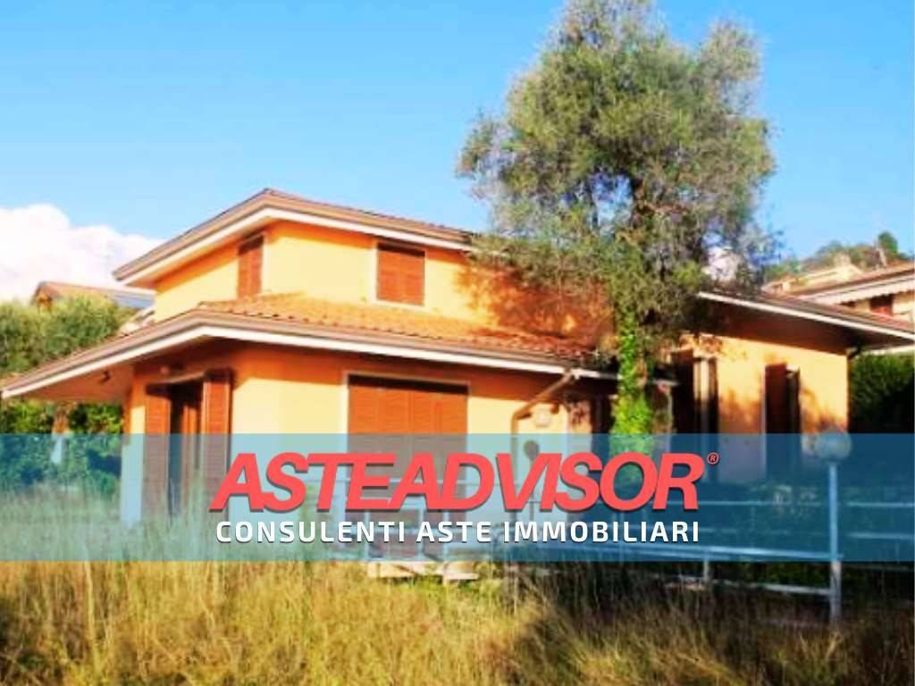 casa indipendente in vendita a Torri del Benaco in zona Albisano