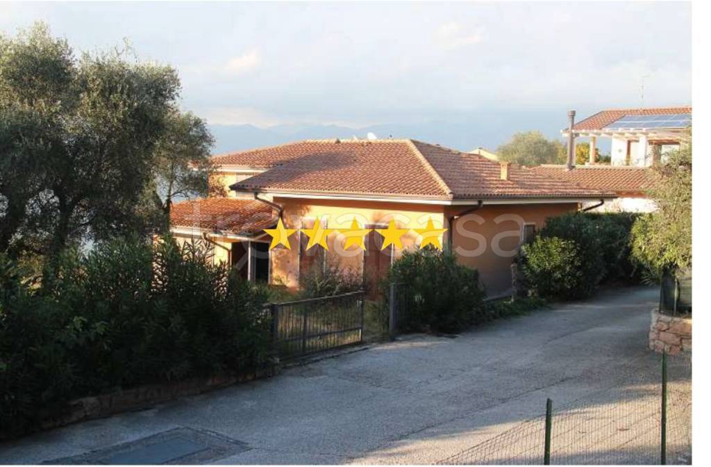 appartamento in vendita a Torri del Benaco in zona Albisano