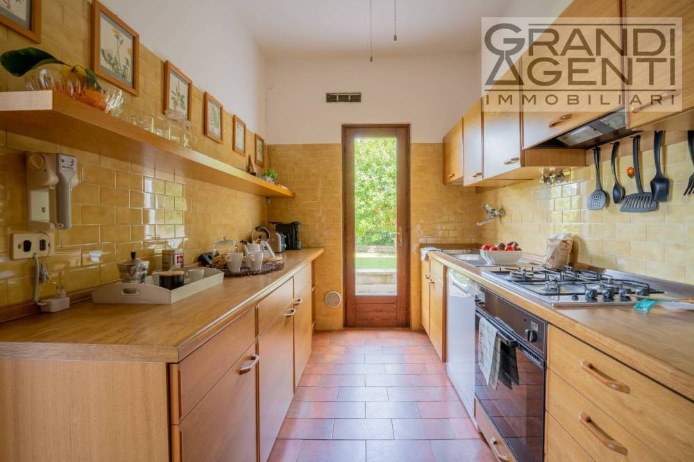 casa indipendente in vendita a Torri del Benaco in zona Pai
