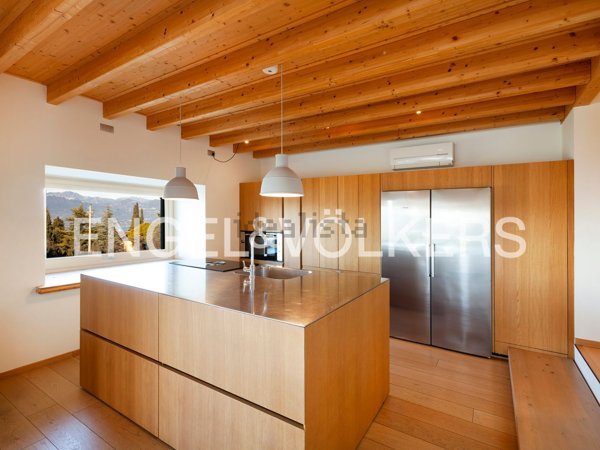 casa indipendente in vendita a Torri del Benaco in zona Albisano