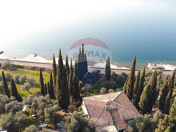 casa indipendente in vendita a Torri del Benaco in zona Pai