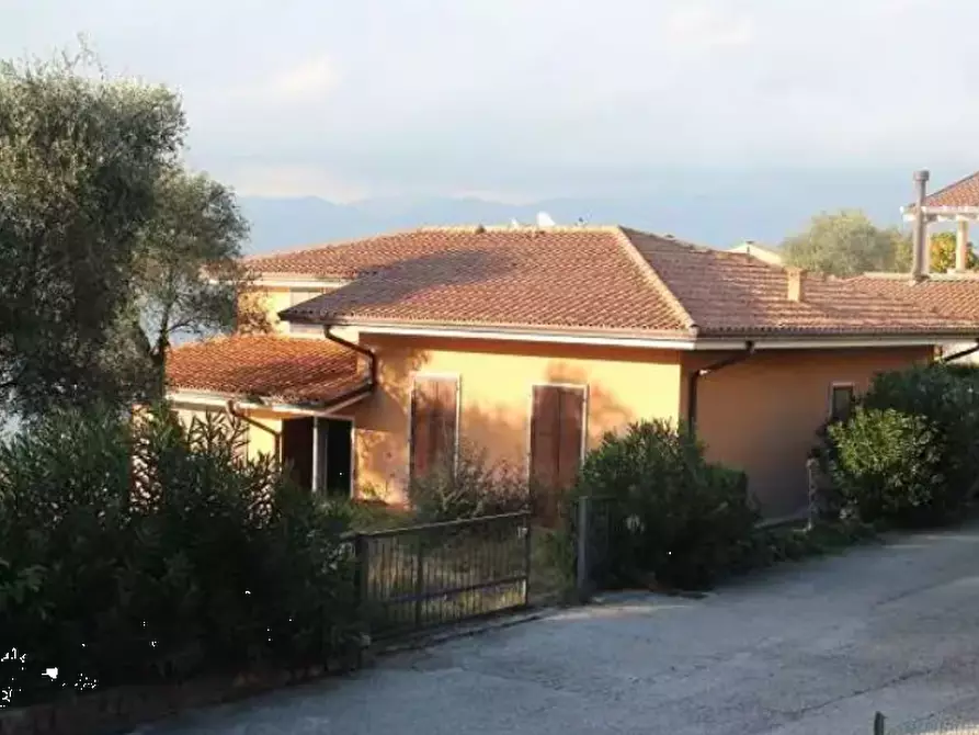 casa indipendente in vendita a Torri del Benaco