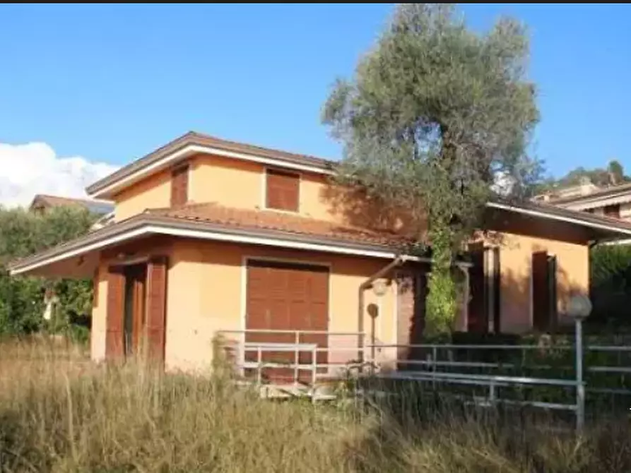 casa indipendente in vendita a Torri del Benaco