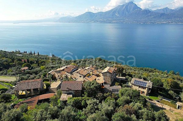 casa indipendente in vendita a Torri del Benaco