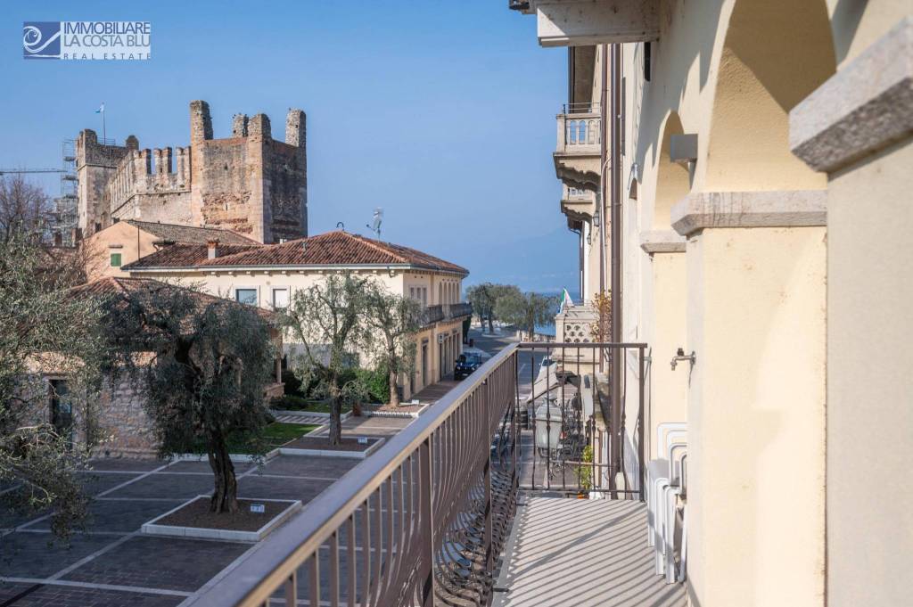 appartamento in vendita a Torri del Benaco in zona Pai