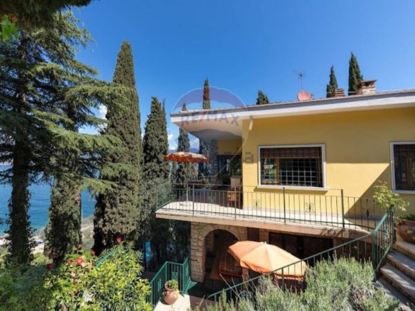 appartamento in vendita a Torri del Benaco in zona Pai