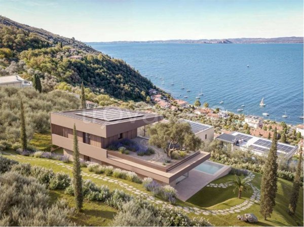 casa indipendente in vendita a Torri del Benaco