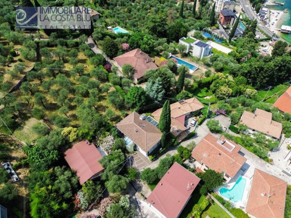 casa indipendente in vendita a Torri del Benaco