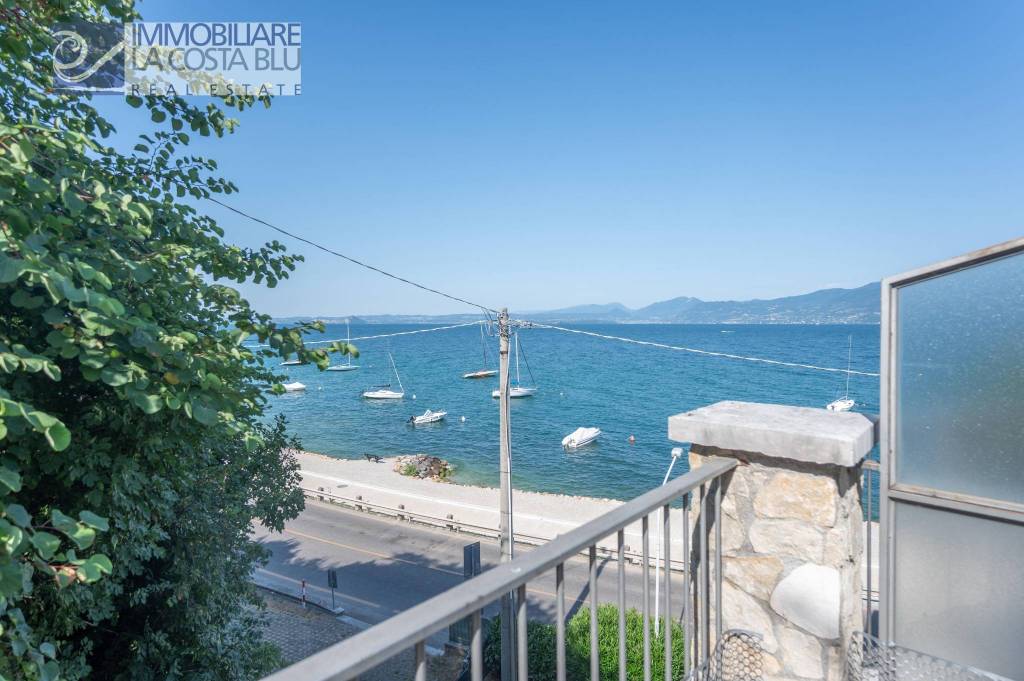 appartamento in vendita a Torri del Benaco in zona Albisano