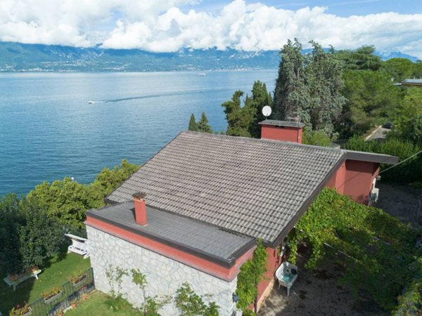 casa indipendente in vendita a Torri del Benaco