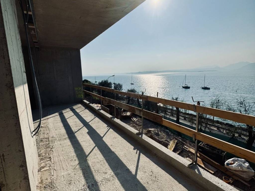 casa indipendente in vendita a Torri del Benaco