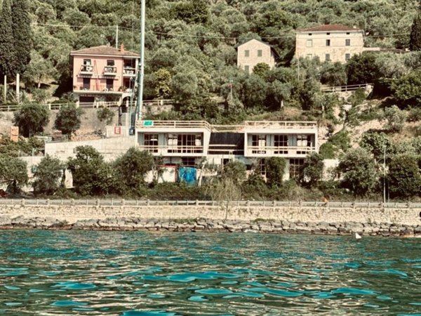 casa indipendente in vendita a Torri del Benaco