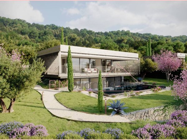 casa indipendente in vendita a Torri del Benaco