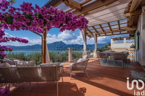 casa indipendente in vendita a Torri del Benaco in zona Albisano