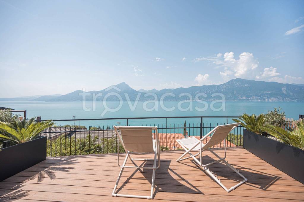 casa indipendente in vendita a Torri del Benaco in zona Pai