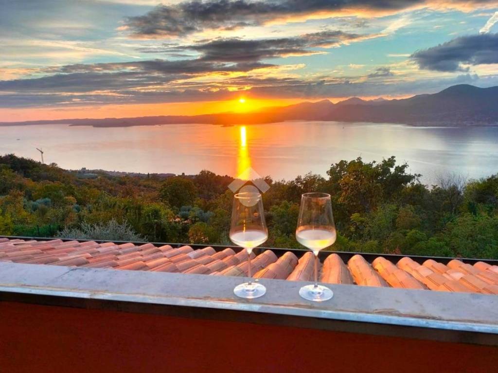 appartamento in vendita a Torri del Benaco