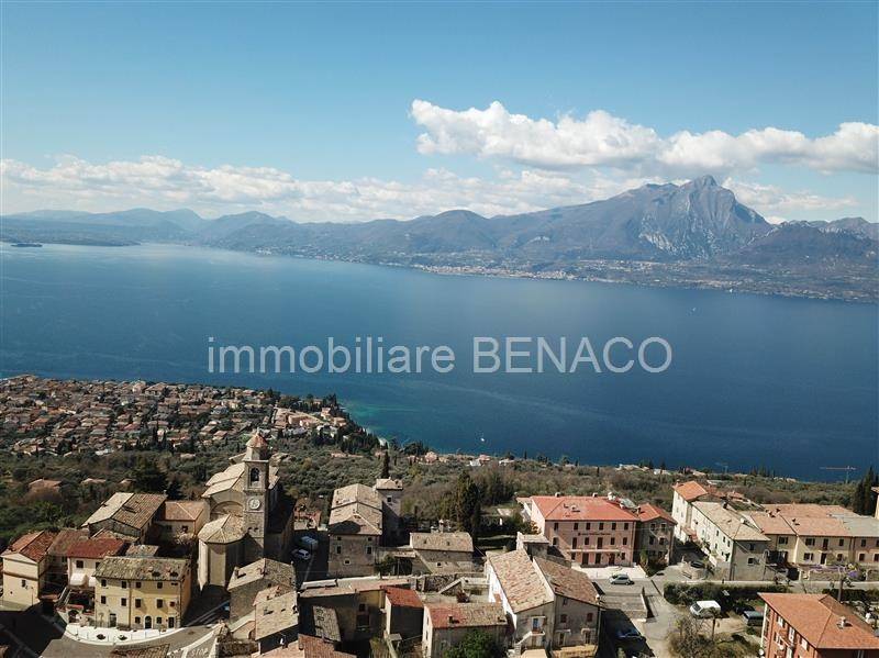 casa indipendente in vendita a Torri del Benaco