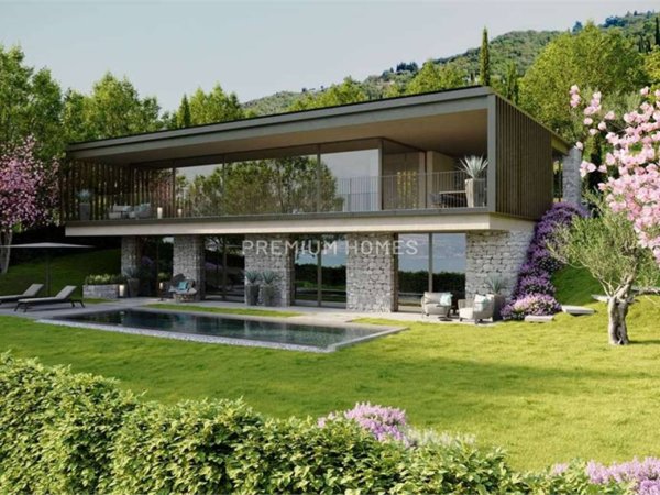 casa indipendente in vendita a Torri del Benaco