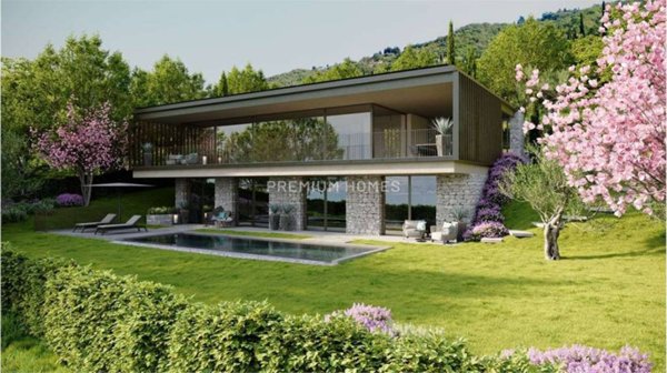 casa indipendente in vendita a Torri del Benaco