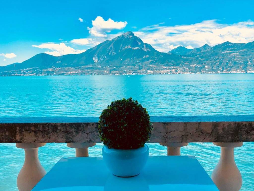 appartamento in vendita a Torri del Benaco in zona Pai