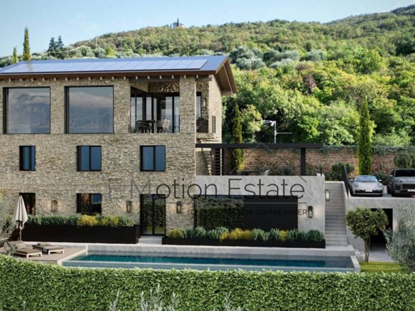 casa indipendente in vendita a Torri del Benaco