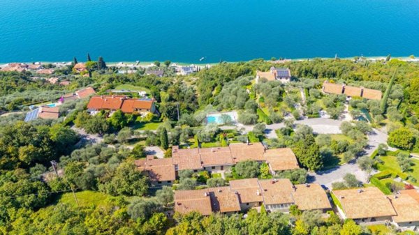 casa indipendente in vendita a Torri del Benaco