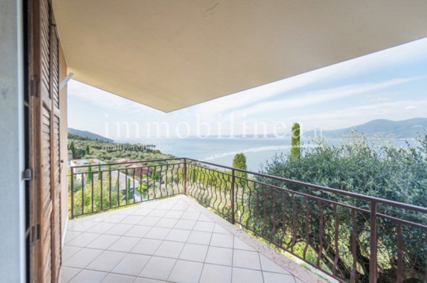 casa indipendente in vendita a Torri del Benaco