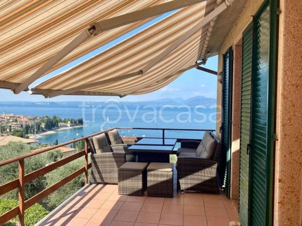 casa indipendente in vendita a Torri del Benaco
