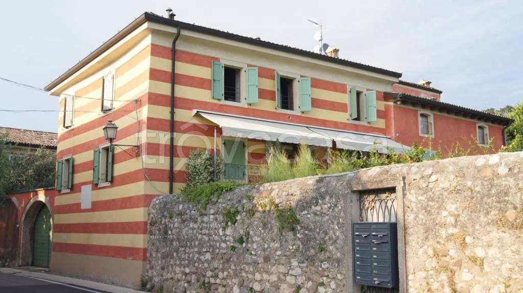 appartamento in vendita a Torri del Benaco in zona Albisano