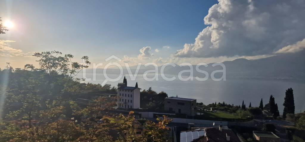 casa indipendente in vendita a Torri del Benaco in zona Albisano