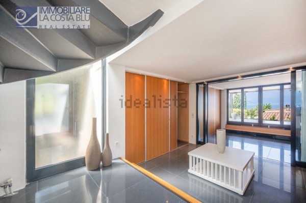 casa indipendente in vendita a Torri del Benaco