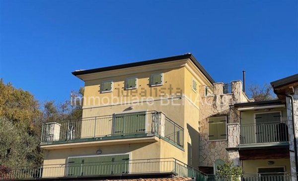 casa indipendente in vendita a Torri del Benaco