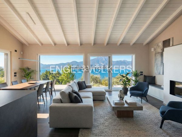 casa indipendente in vendita a Torri del Benaco