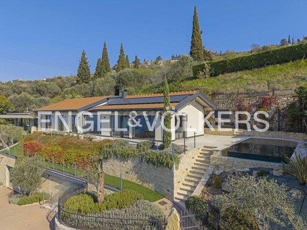 casa indipendente in vendita a Torri del Benaco