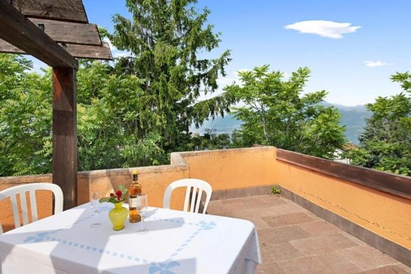 casa indipendente in vendita a Torri del Benaco