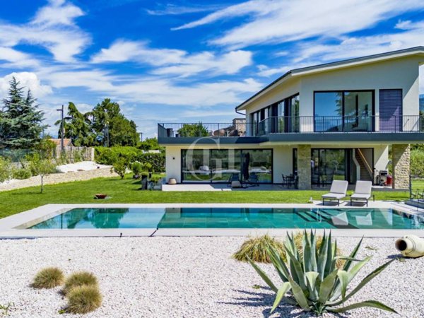 casa indipendente in vendita a Torri del Benaco in zona Albisano