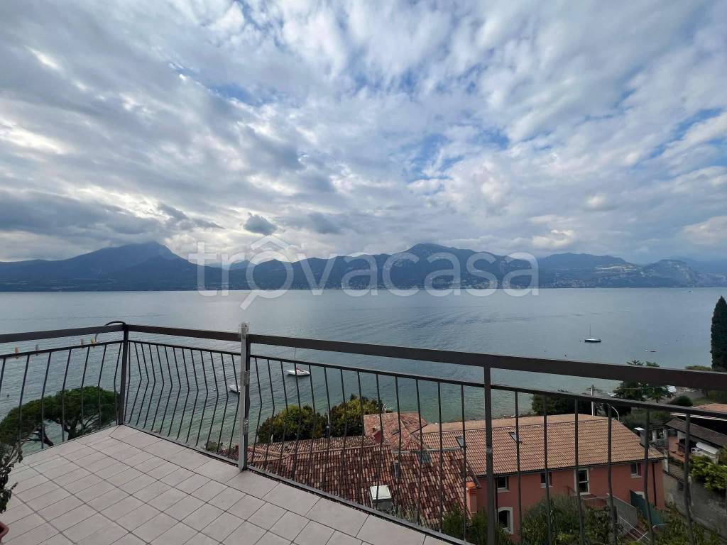 appartamento in vendita a Torri del Benaco in zona Pai